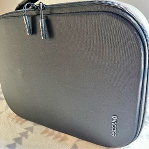 Incase Meta Quest Pro Carry Case